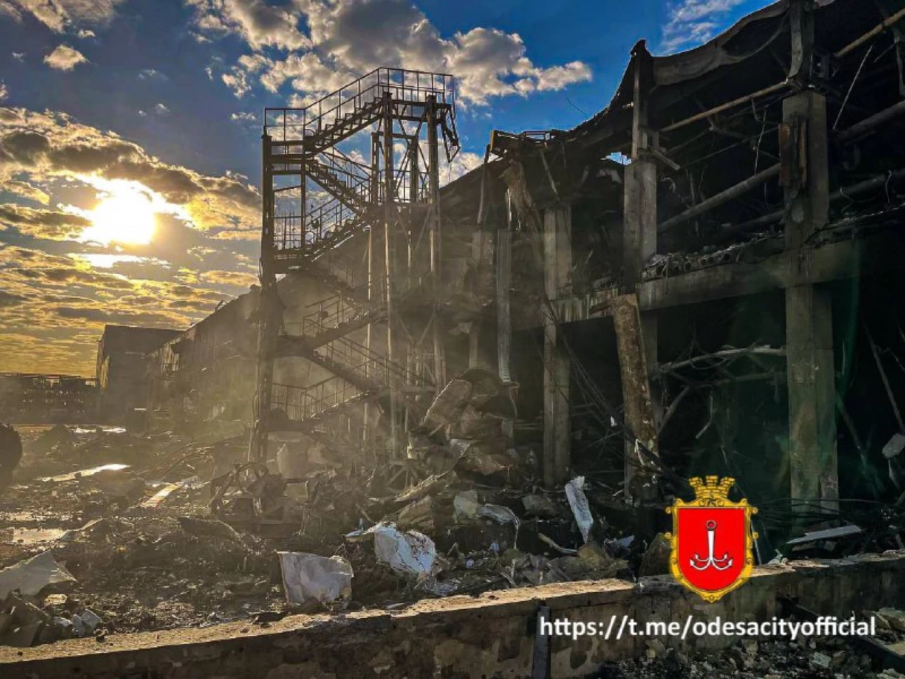 Росіяни обстріляли Одесу сімома ракетами: одна людина загинула, є поранені. Фото