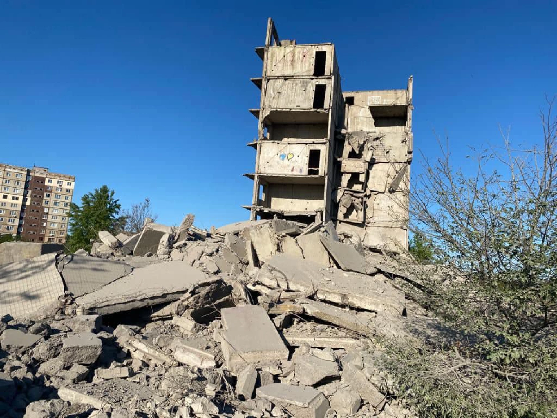 У Краматорську росіяни вдарили з літаків по спальних районах. Фото