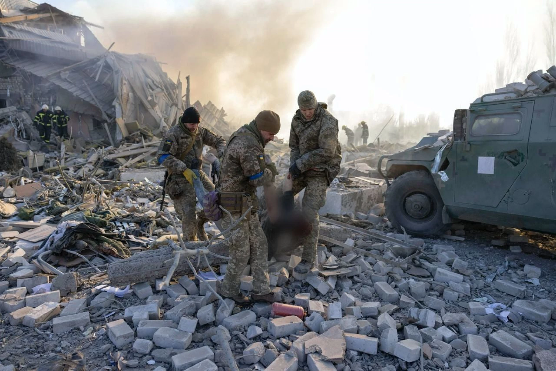 Російська ракета потрапила у казарму Нацгвардії: 10 загиблих, є поранені