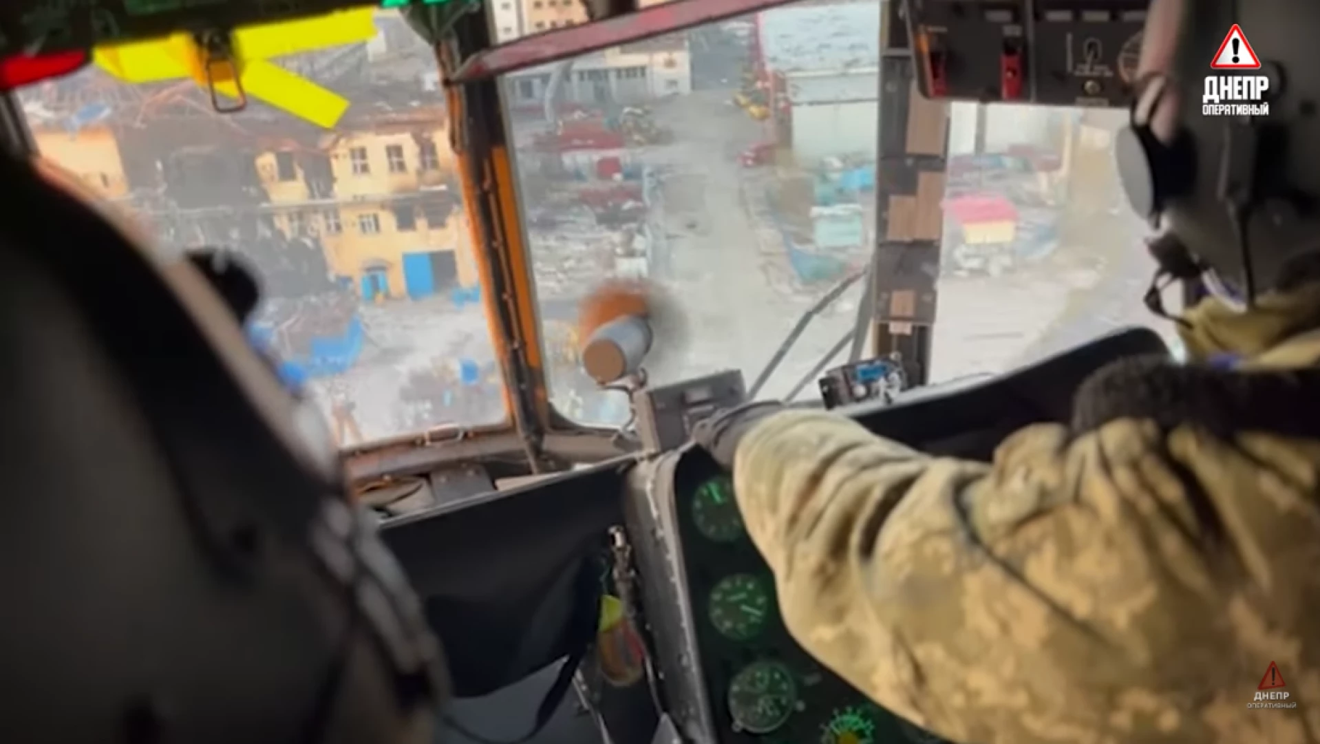 Як українські вертольоти проривалися у Маріуполь. З’явилися унікальні кадри