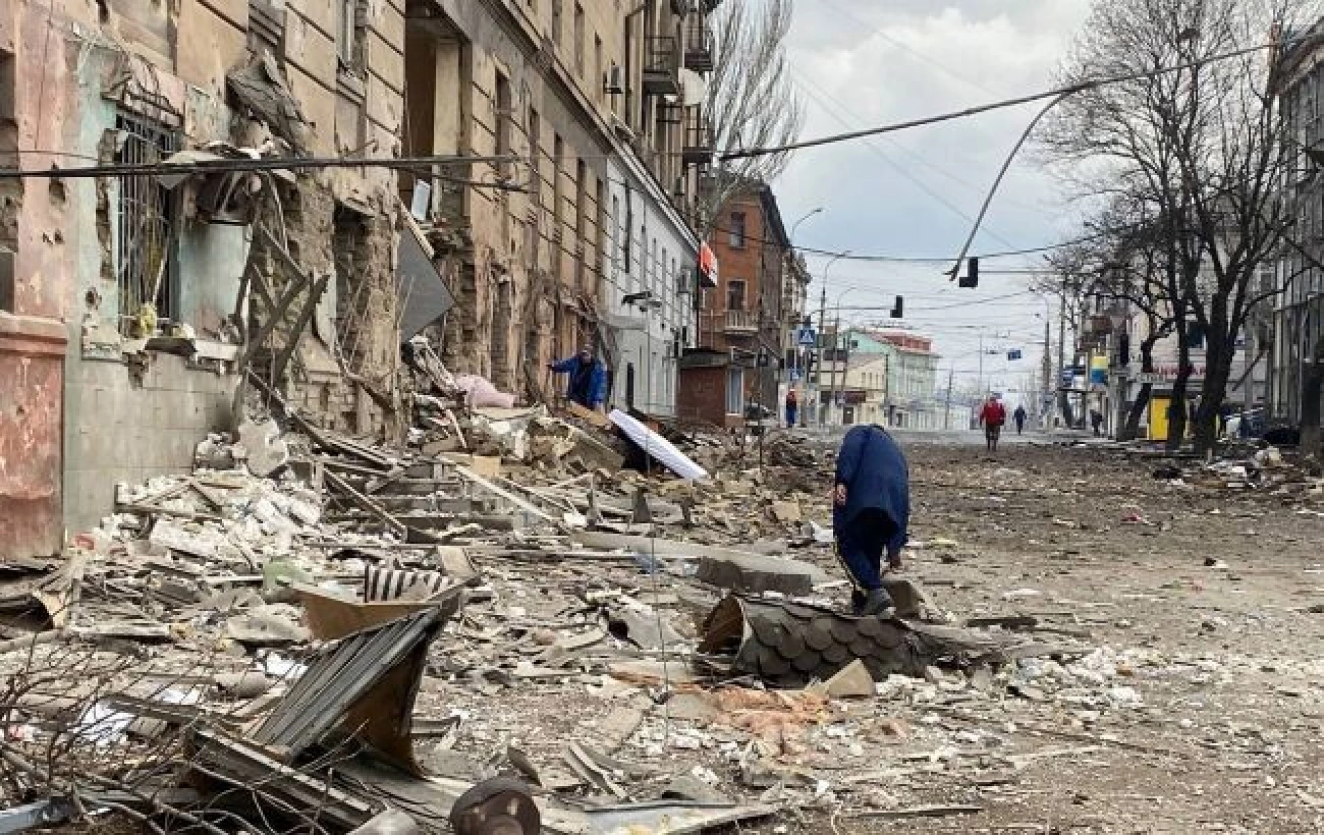 У Маріуполі розстрілюють чиновників та ув’язнюють волонтерів