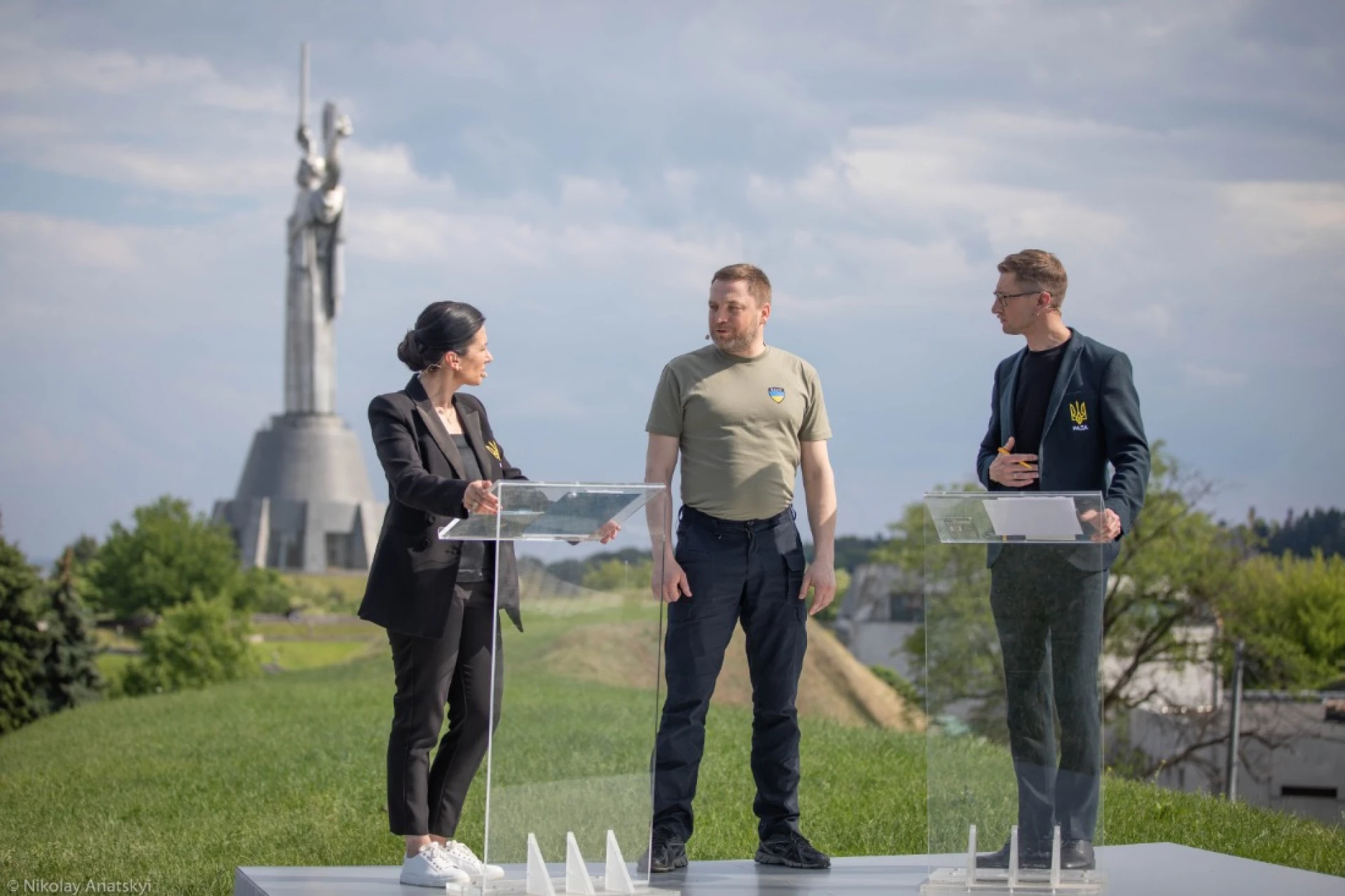 Для захисту власних домівок в українців має бути зброя, - міністр МВС