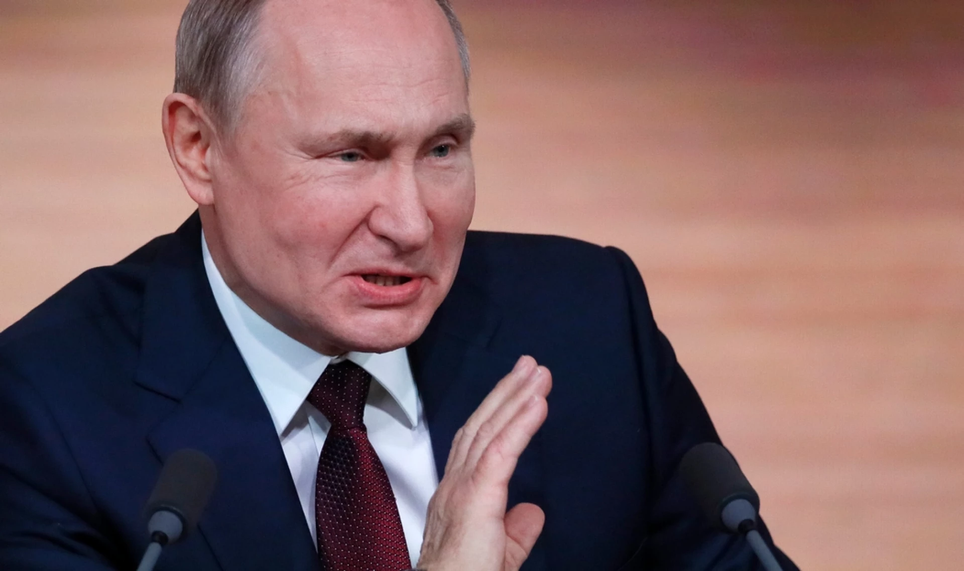 Охоронець Путіна збирає його випорожнення у валізку під час поїздок за кордон – ЗМІ