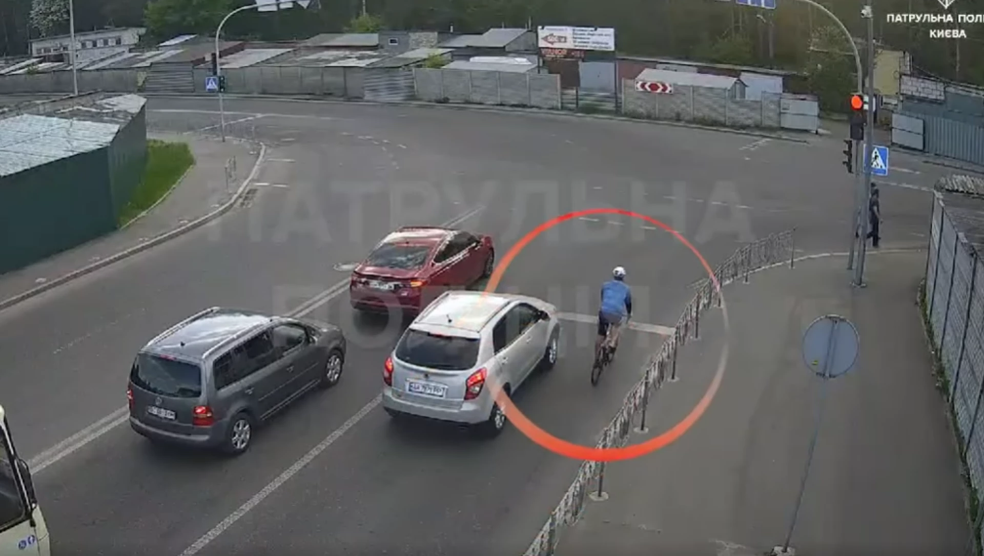 У Києві зіткнулися два велосипедисти. Відео