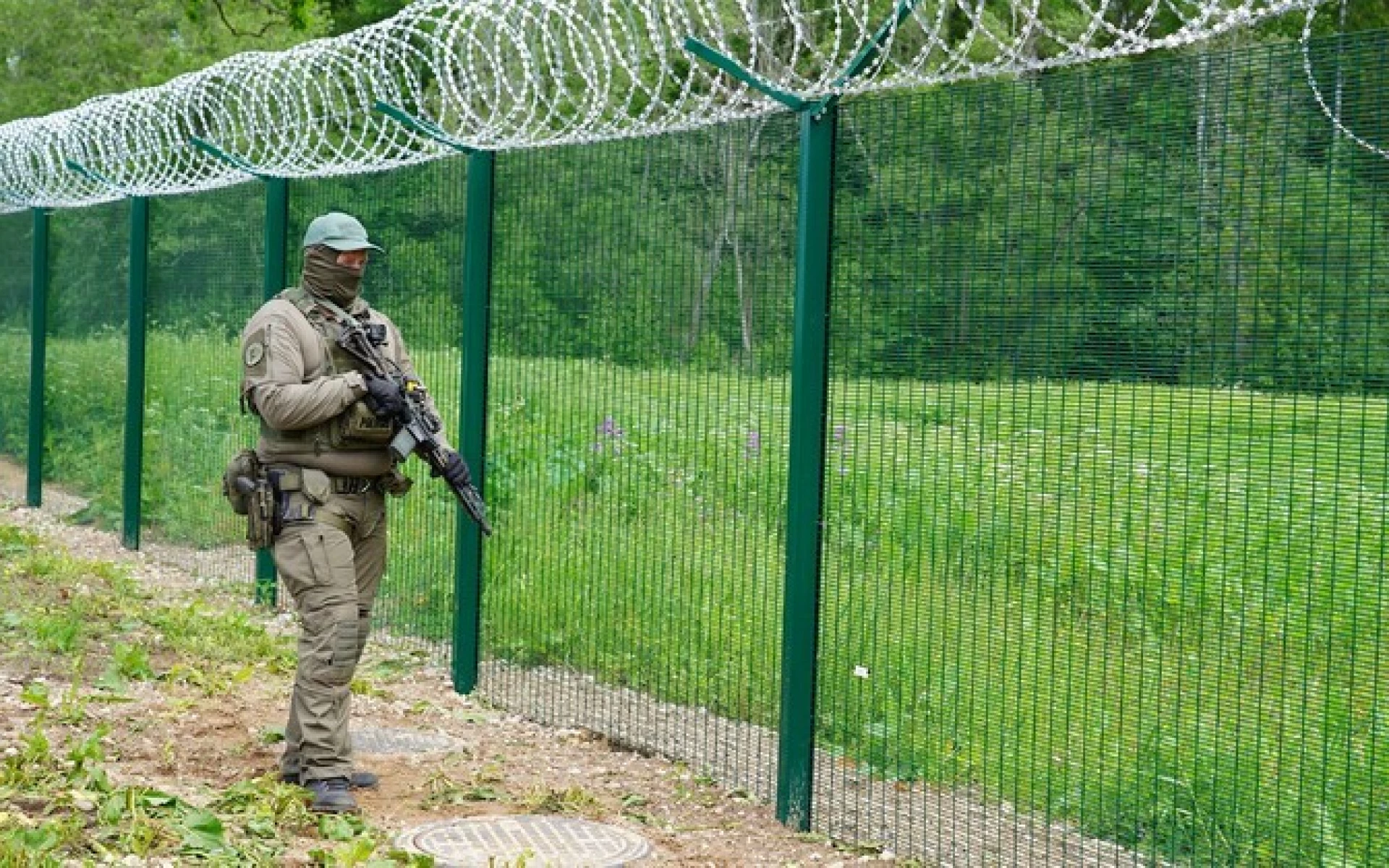 Естонія достроково побудувала першу укріплену ділянку кордону з Росією