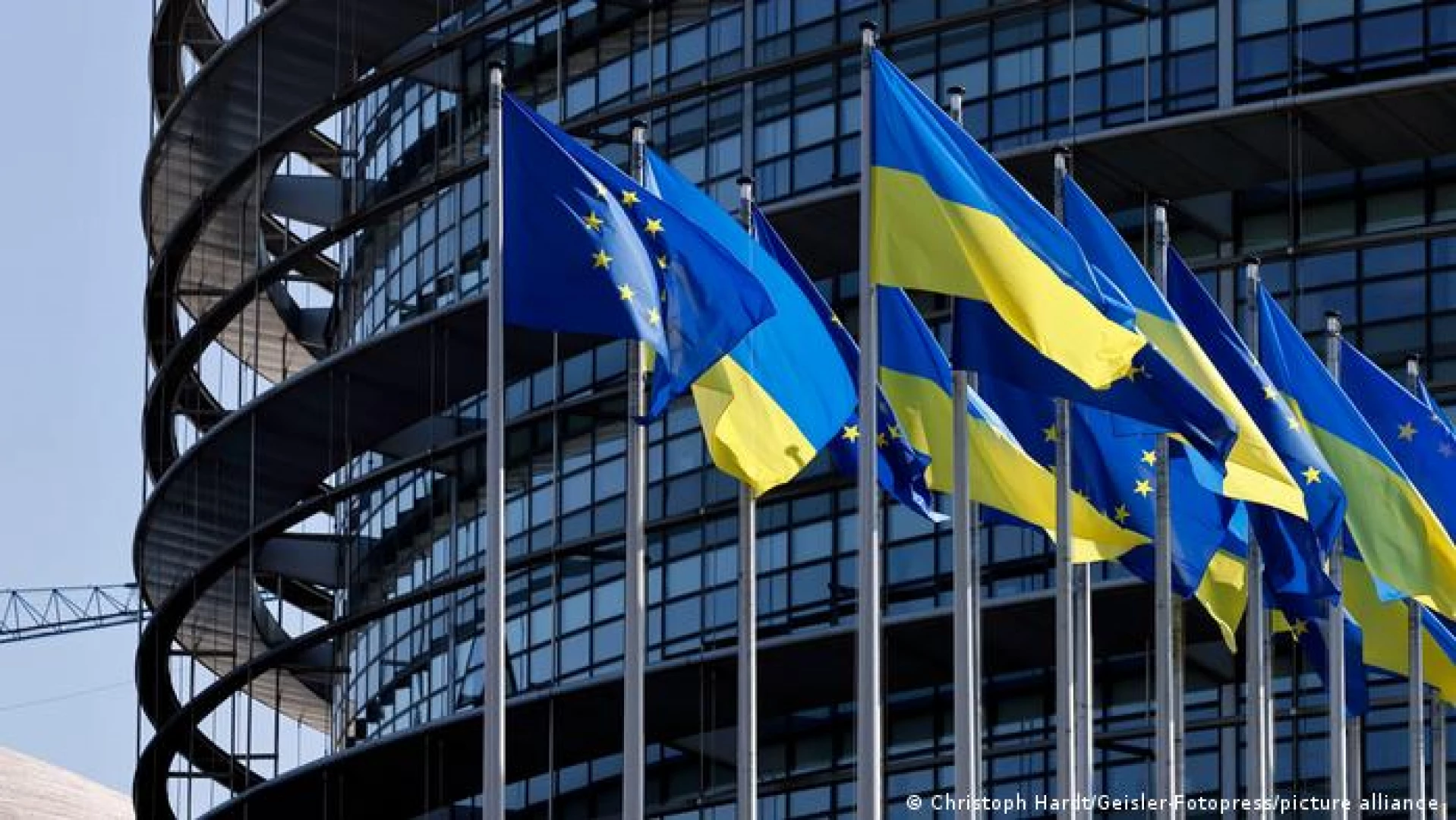 Європарламент ухвалив резолюцію про надання Україні статусу кандидата на вступ до ЄС