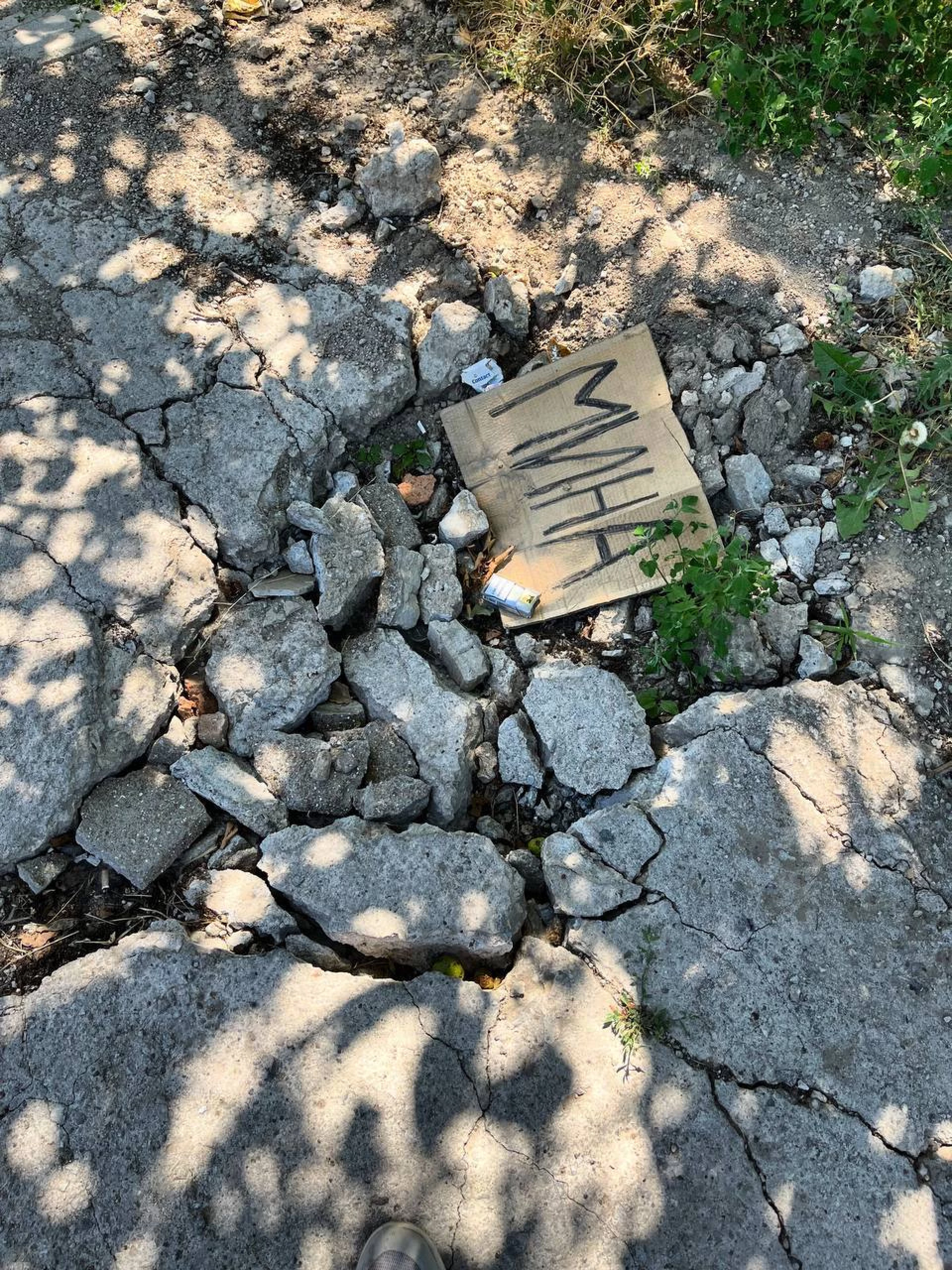 Біля "Азовсталі" пролунали вибухи, є постраждалі окупанти - радник мера