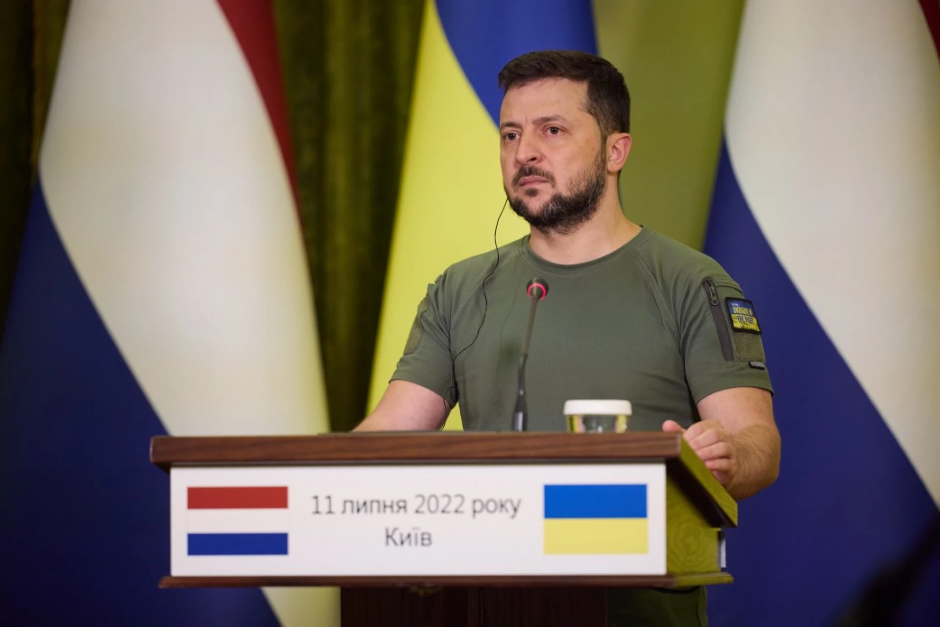 Україна веде переговори щодо постачання зброї, але не варто розголошувати подробиці – президент