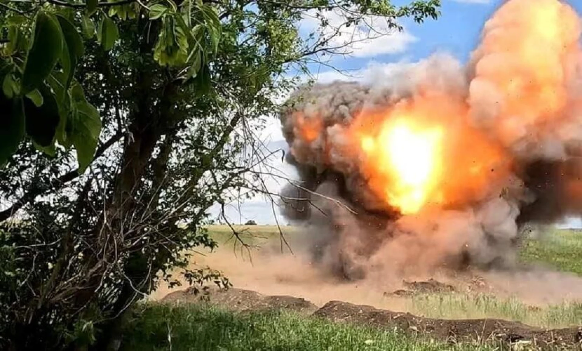 Українці вдарили по окупованій Новій Каховці, рашисти атакували з вертольотів на Херсонщині