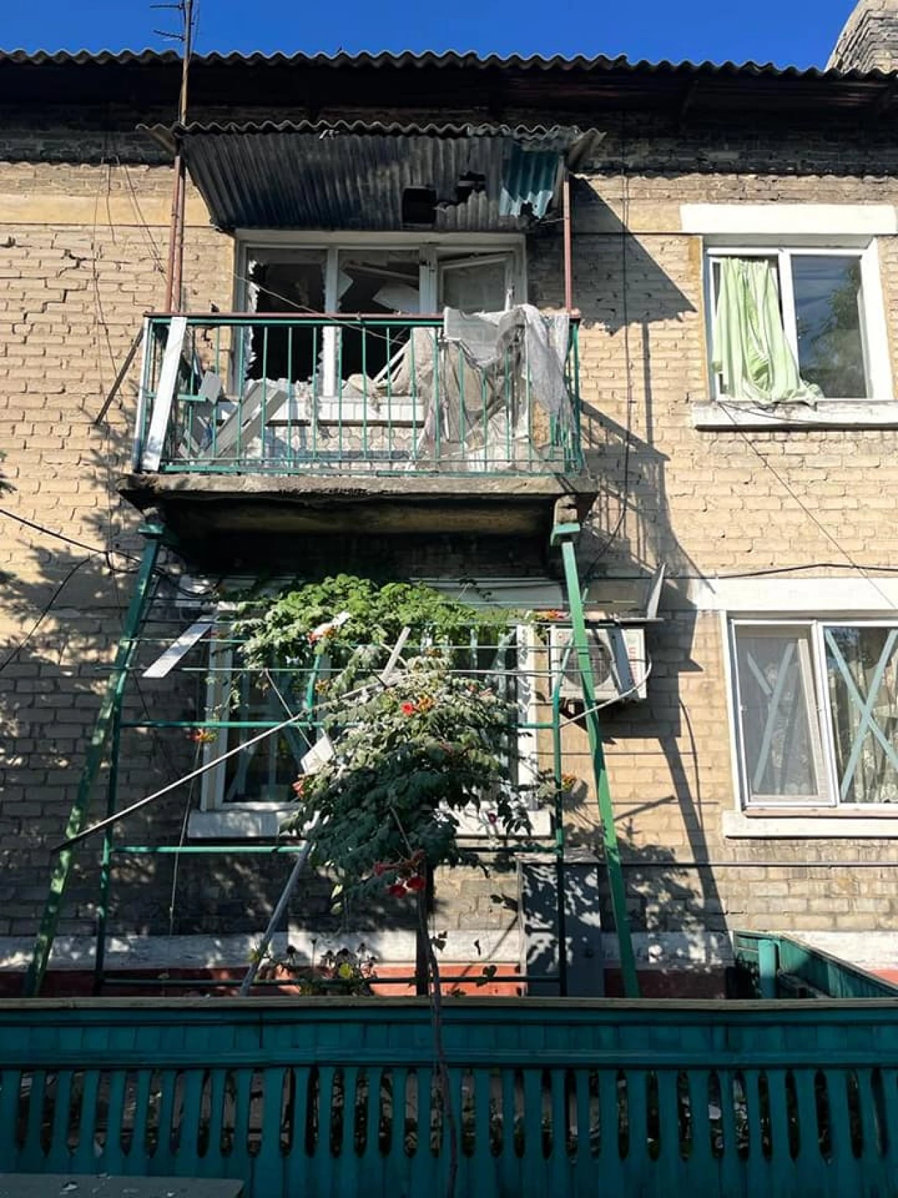В Бахмуті окупанти поцілили у готель: є загиблі. Фото з Донеччини