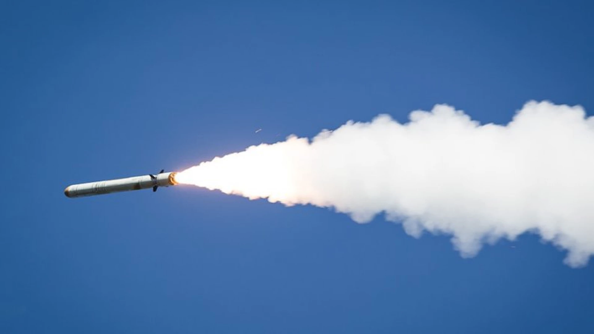 Росія вдарила 5 ракетами по військовій частині на Київщині