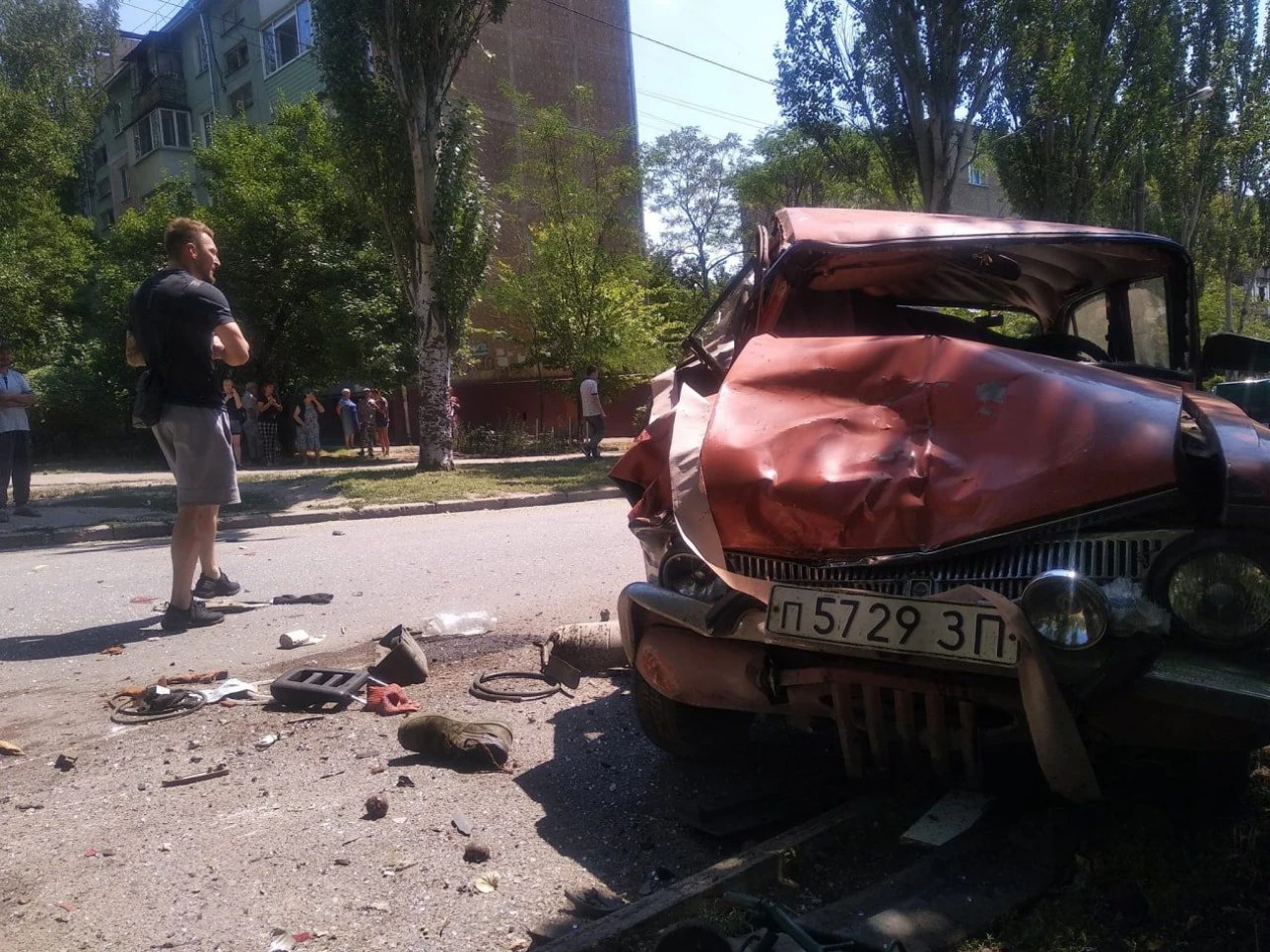 У Запоріжжі сталася страшна ДТП: водій на швидкості зніс автівки, є загиблий та постраждалі - ЗМІ. Фото