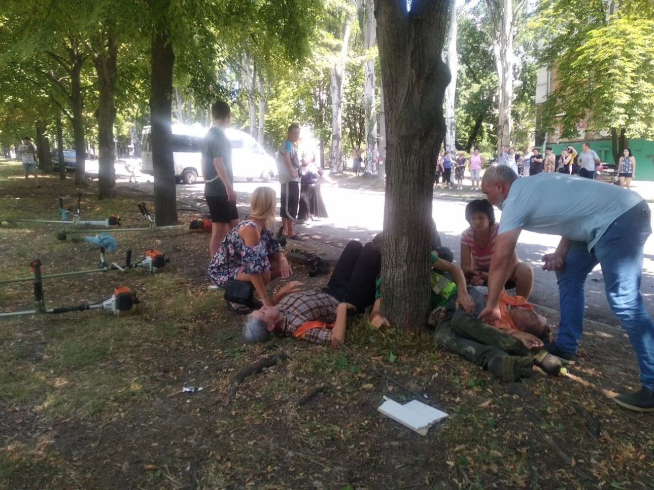 У Запоріжжі сталася страшна ДТП: водій на швидкості зніс автівки, є загиблий та постраждалі - ЗМІ. Фото