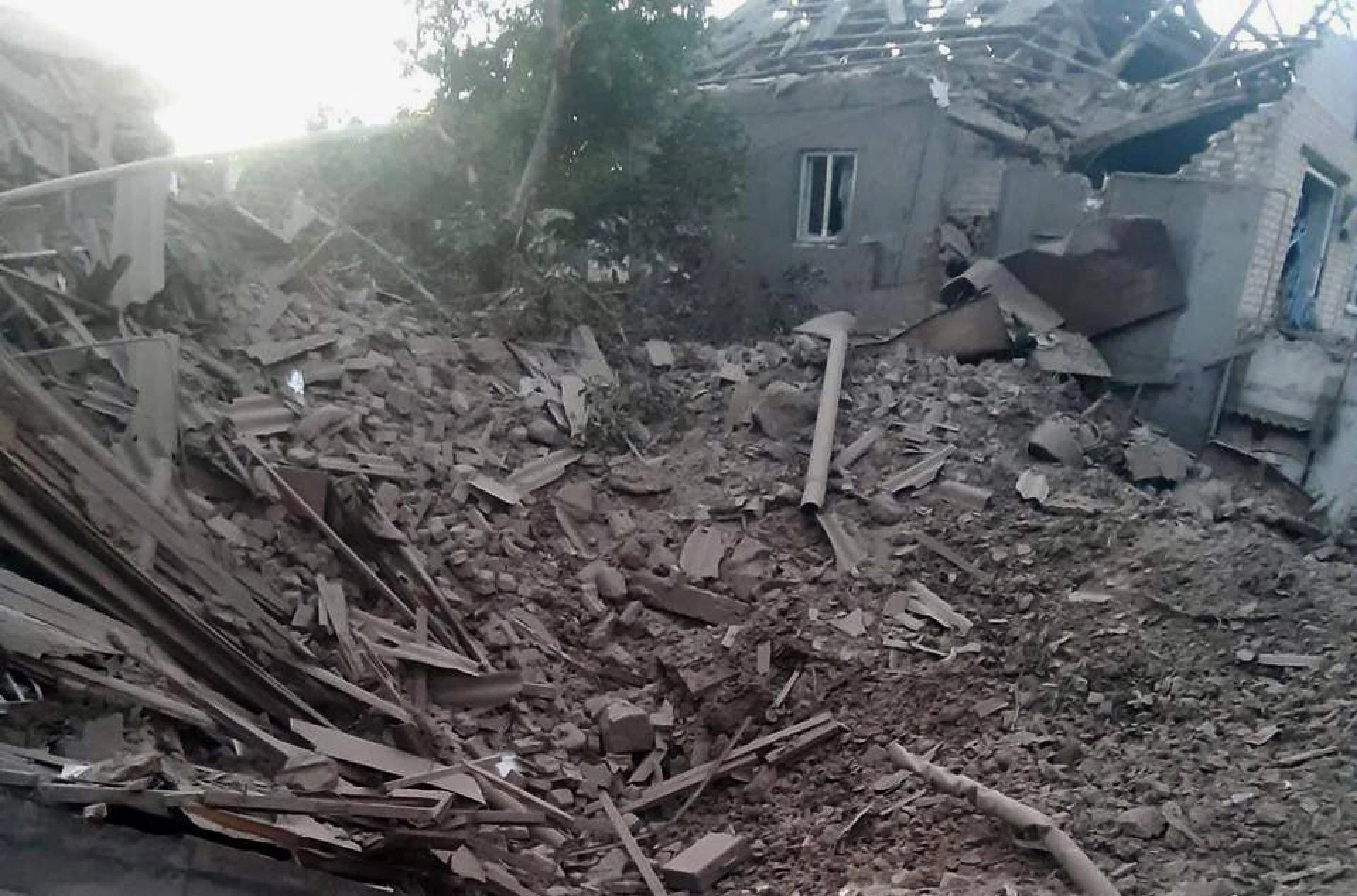 У Миколаєві від російських ударів поранена 13-річна дівчинка, у Запоріжжі загинула жінка