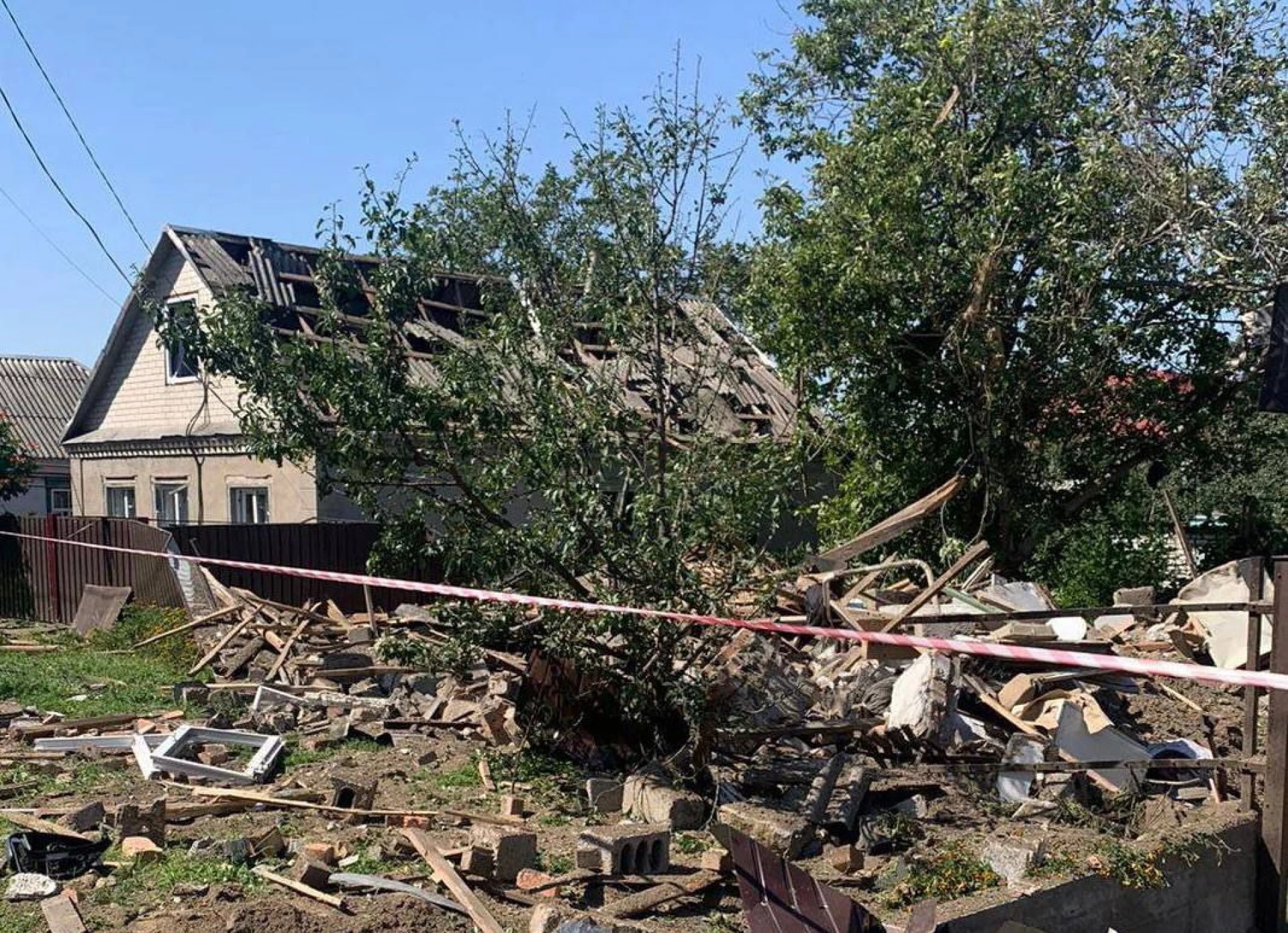 У Дніпрі ракета влучила в будинок, у Нікополі «бомбили» російські дрони-камікадзе