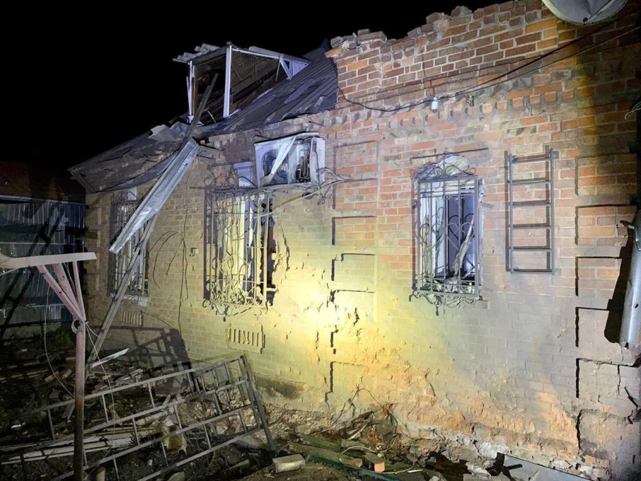 100 прильотів з «Граду» зафіксували по Нікополю. Фото