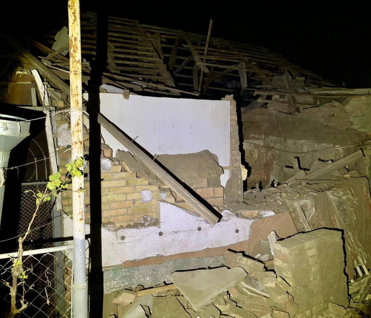 100 прильотів з «Граду» зафіксували по Нікополю. Фото