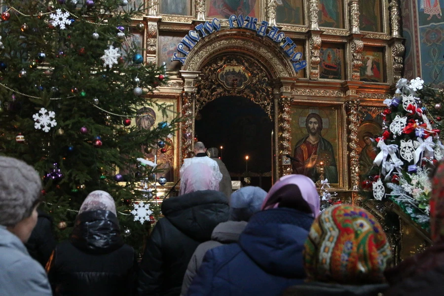 День Хрещення Господнього: у храмах Вінниці освячують воду 