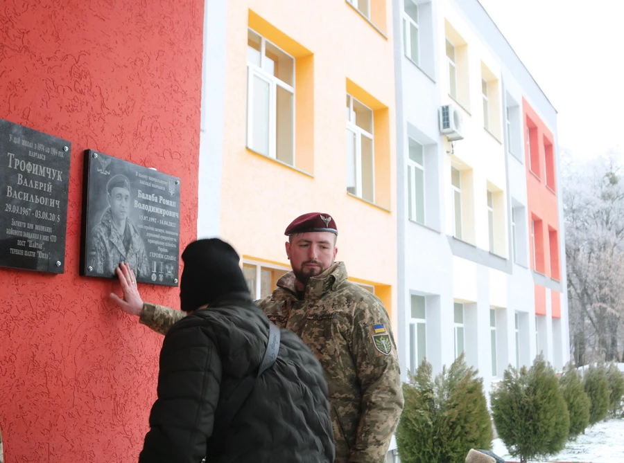 Зберіг життя побратимів та до останнього стримував наступ окупантів: Історія вінницького командира Романа Балаби 