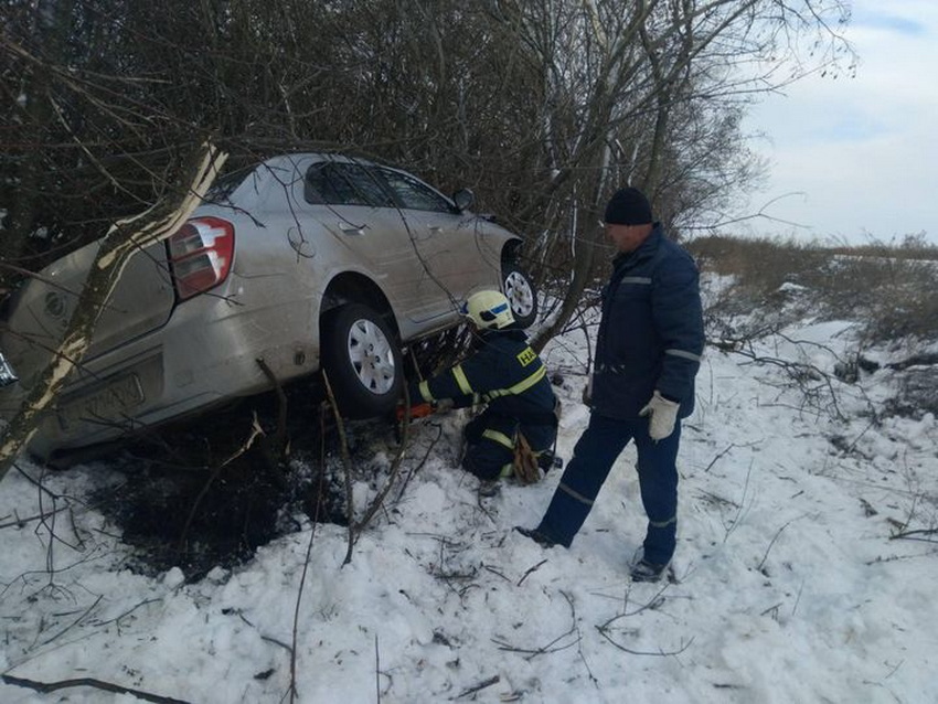 На Вінниччині рятувальники вивільнили автомобіль із кювету 