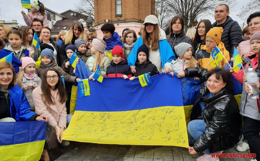 Жителі Херсона, які переселились до Вінниці, відсвяткували звільнення рідного міста