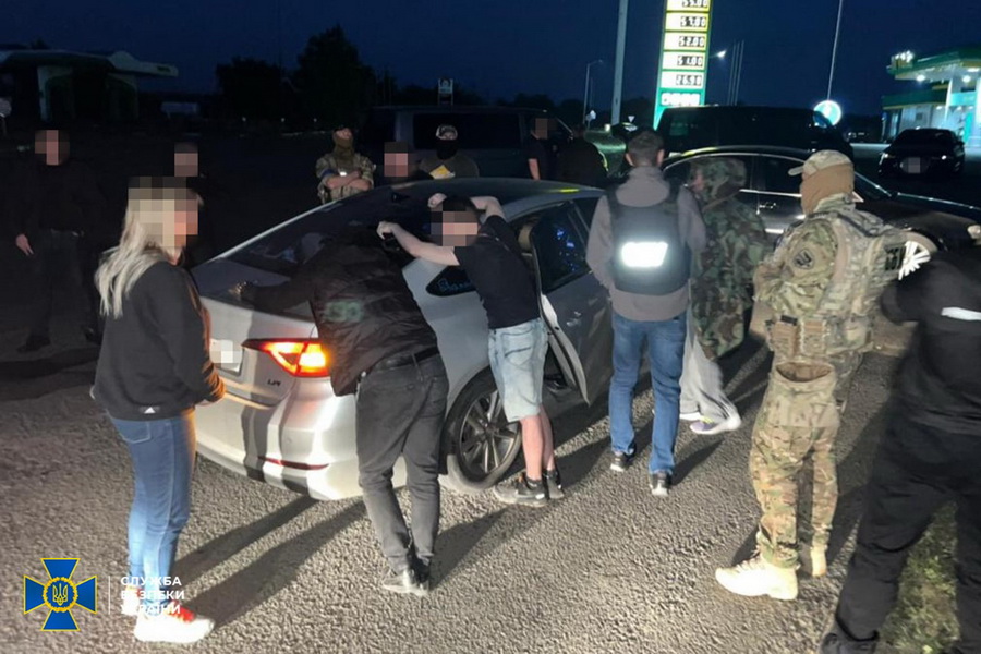 На Вінниччині керівник автотранспортного підприємства налагодив схему незаконного виїзду за кордон