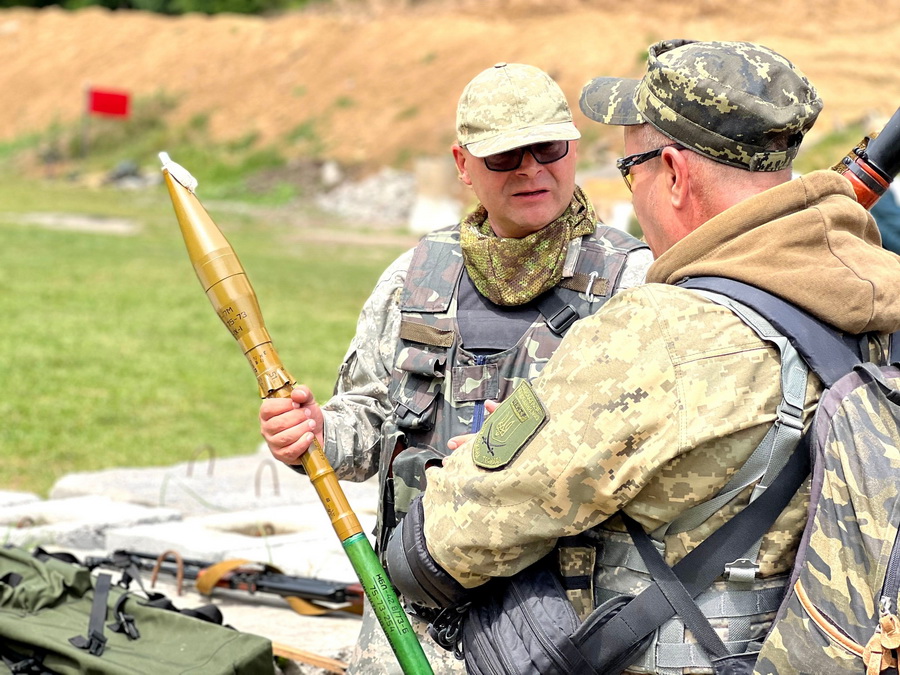 Добровольці Вінниччини пройшли тренування з вогневої підготовки  - фото 3