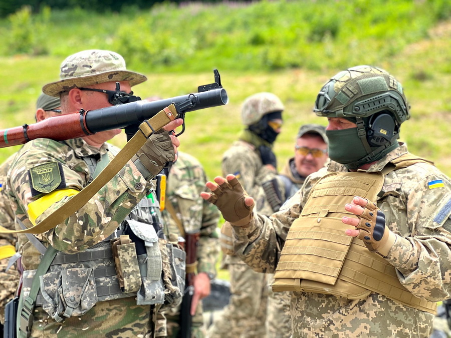 Добровольці Вінниччини пройшли тренування з вогневої підготовки  - фото 6