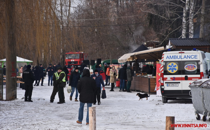 Пірнали у крижану ополонку та грілися чаєм: як вінничани святкували Водохреща. Фоторепортаж з Вишенського озера - фото 2