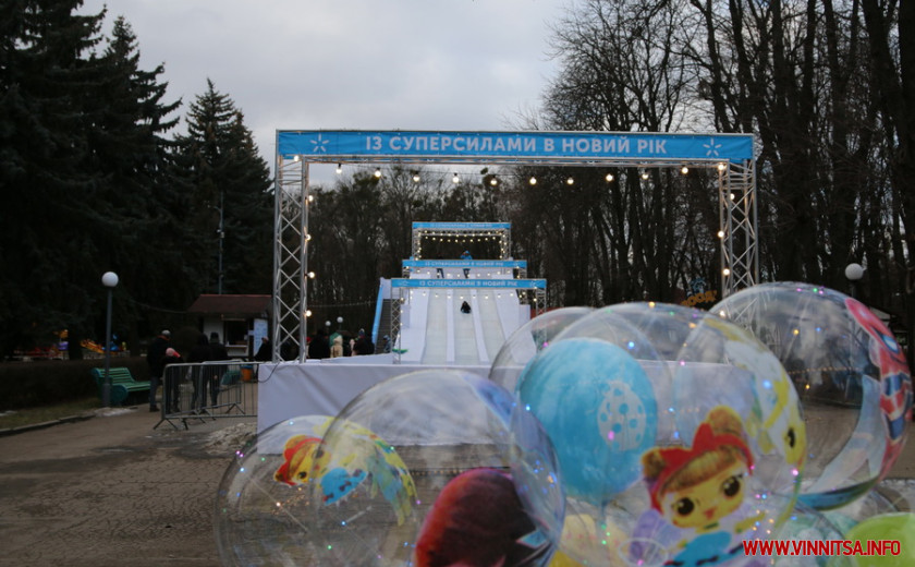 Різдвяна атмосфера у Вінниці. Як вінничани проводили святкові вихідні. Фото - фото 15