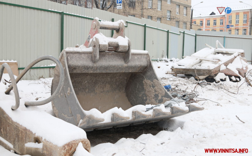 Від готелю «Південний Буг» у Вінниці залишилася велика купа будівельного сміття  - фото 13