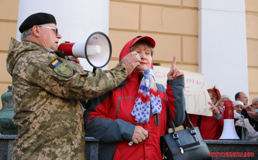 З іконою, Конституцією і плакатами: у Вінниці влаштували антивакцинальний мітинг. Фото  - фото 9