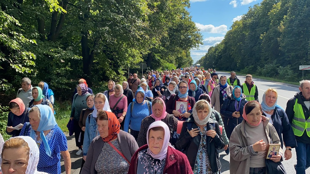 ​У Вінницькому районі провели хресний хід. Паломники йшли 23 кілометри - фото 2