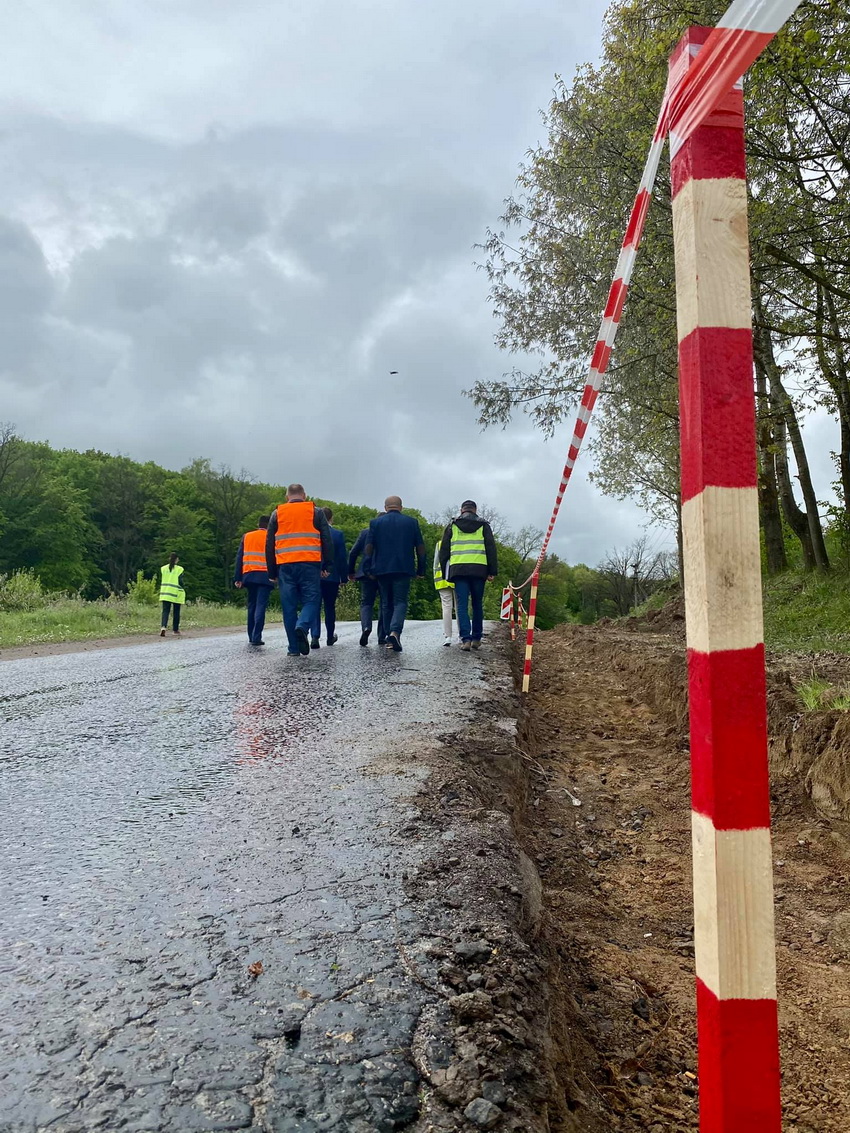 Продовжили ремонт дороги між трьома громадами. Оновлять ще 11,2 кілометрів траси Вороновиця - Тиврів - Шаргород - фото 2