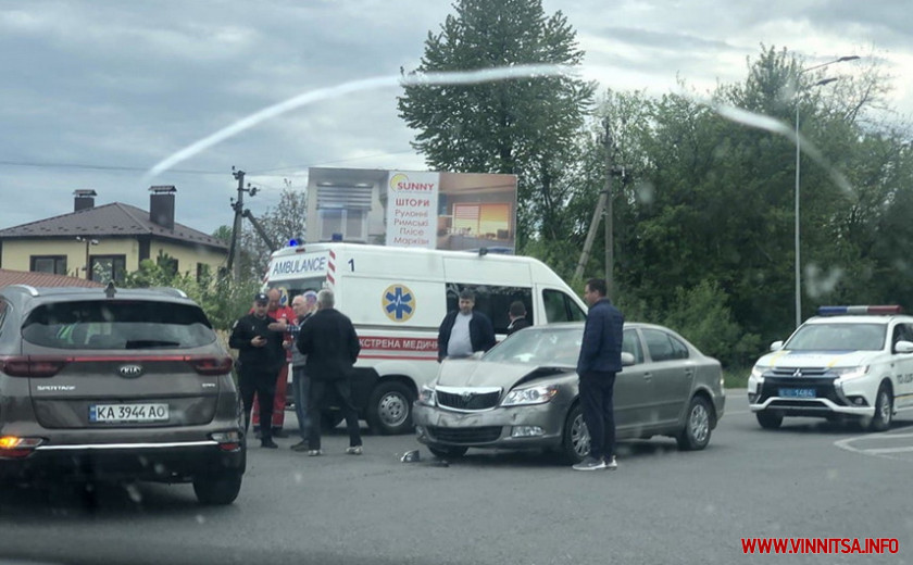 Повертаючи, не надав перевагу в русі іншому авто: у Вінниці сталася ДТП за участі двох легковиків