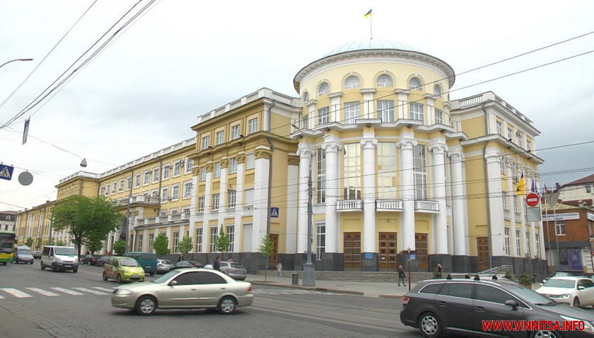 Політ над дахами «Міні-Вінниці»: історія найдорожчого будинку за всі часи та для кого насправді будували приміщення ОДА. Фото і відео 