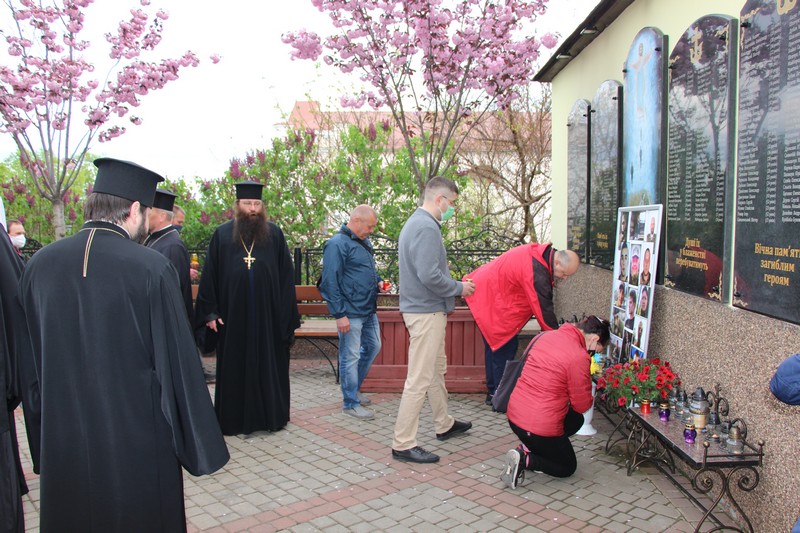 У Спасо-Преображенському соборі відбулося поминальне богослужіння за загиблими учасниками АТО/ООС - фото 6