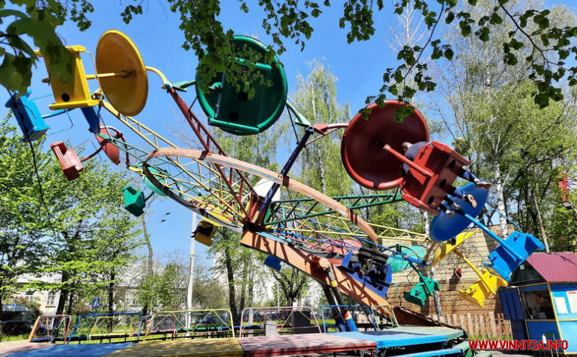 Каруселі, атракціони і батути - які розваги є в центральному парку Вінниці