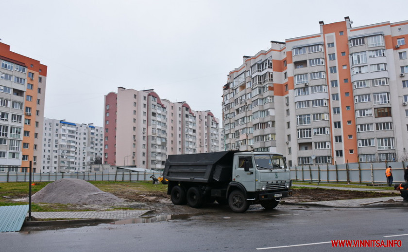 У Вінниці скандал через муніципальний будинок в мікрорайоні Поділля, хотіли перекривати дорогу  - фото 13