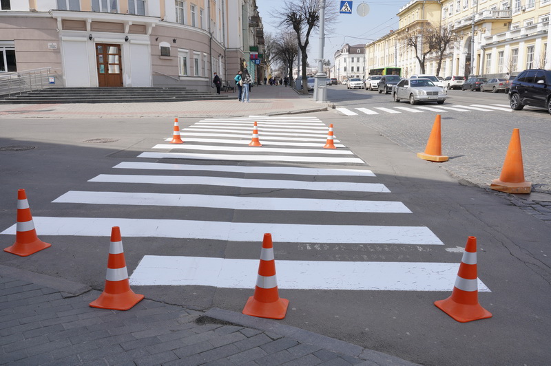 У Вінниці оновлюють розмітки на дорогах