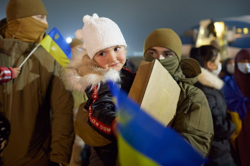 В новорічну ніч з Сирії евакуювали дев’ятьох українців. З них семеро ‒ діти - фото 6