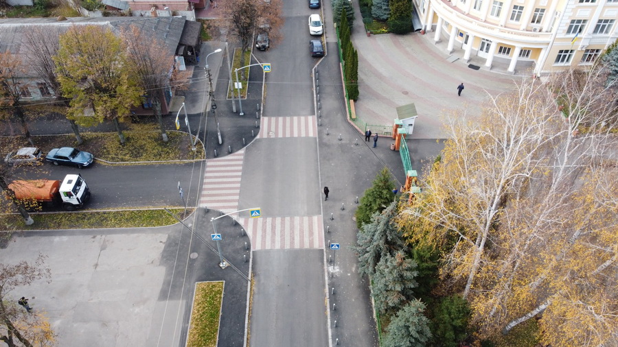 На перехресті біля вінницького педуніверситету облаштували підвищений перехід - фото 3