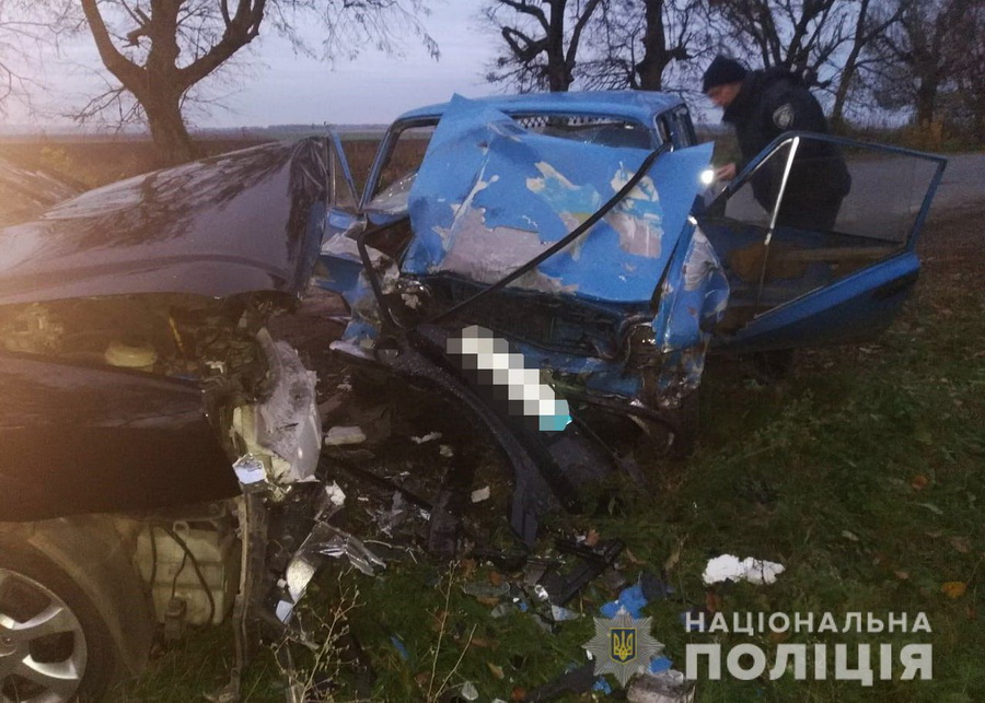 В Тульчинському районі «ВАЗ» влетів у «Kia». Постраждали двоє людей