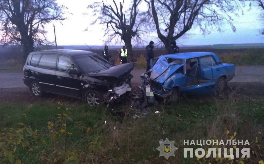 В Тульчинському районі «ВАЗ» влетів у «Kia». Постраждали двоє людей - фото 2