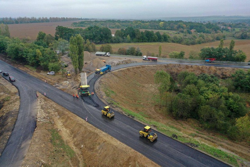 На Вінниччині триває ремонт ділянки міжнародної траси. Фото та відео - фото 2