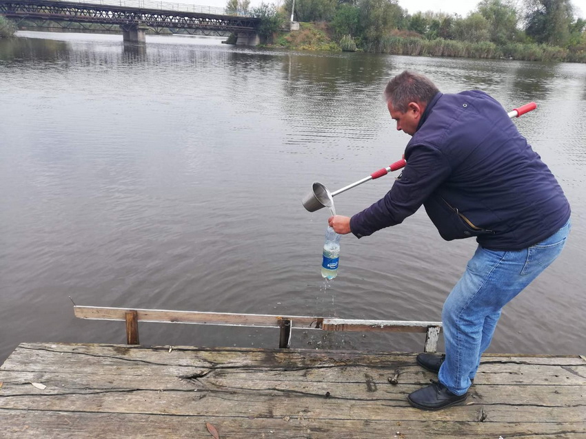 Критично низький рівень кисню: у водосховищі на Вінниччині гине риба. Фото   - фото 2