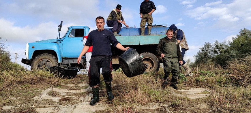 У Ладижинське водосховище випустили 3 тисячі кілограмів товстолоба