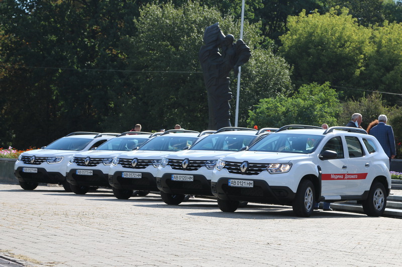 40 новеньких «Renault Duster» для сімейних лікарів передали в села Вінниччини. Фото - фото 6