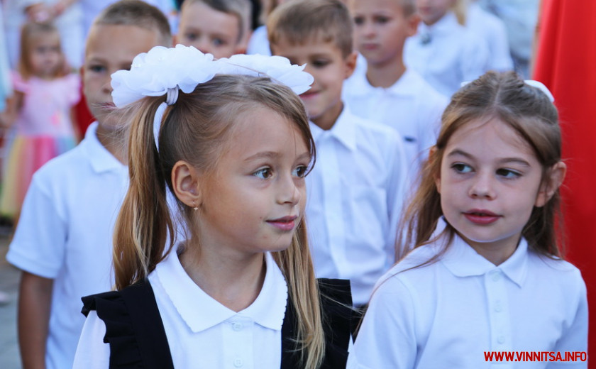 У Вінниці діти пішли в нову школу на Поділлі. Фоторепортаж - фото 7