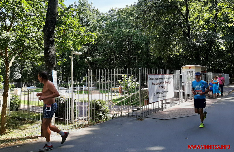 У Центральному парку проходить чемпіонат з бігу. Спортсмени бігають і вдень, і вночі. Фото - фото 8